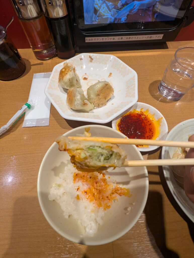 焼き餃子たべかけ